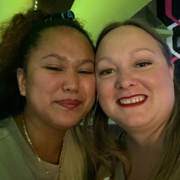 Meet your Posher, Amanda - Picture 3 of 11